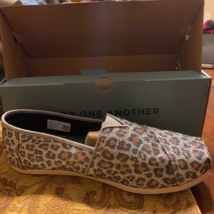 Toms